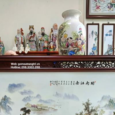 tranh sứ khung gỗ hoạ tiết xóm núi